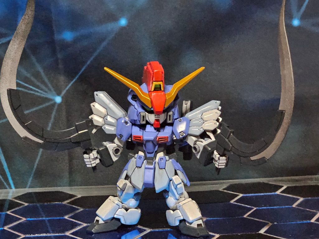 サンドロック改EW 頭部にトライバーニングガンダムを使用し角はデスサイズ。足りてない所はパテで補ってます。旧HGサンドロックカスタムの部品を取付け。巨大なヒートショーテルは先端を短くカット。
