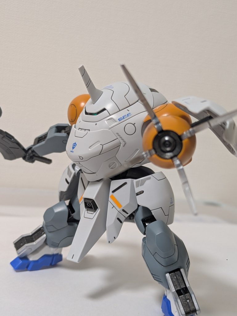 足はジャンクから持ってきて自立できるようにしました。