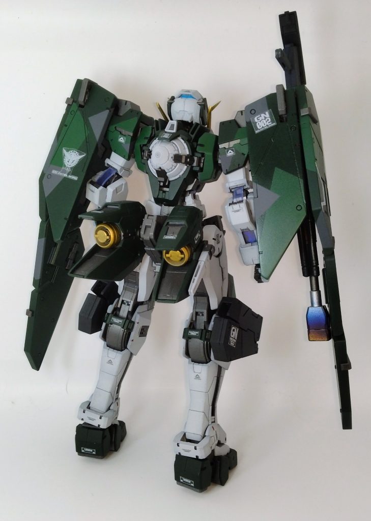バックショット。00系の機体は素体のフレームが統一感あって、メカメカしくて良いです。