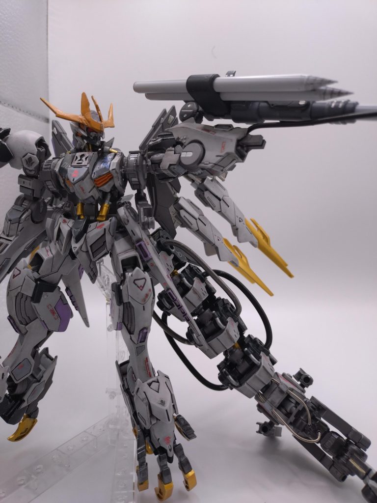 言い忘れてました。狼仲間から着法を得て、左腕飛ばせるようにしました！爪、飛んできます。引き寄せてからの〜パイルバンカー（あえて言わないけど、アレのつもりです）で、ドスンッ！です。生きて帰れないでしょう