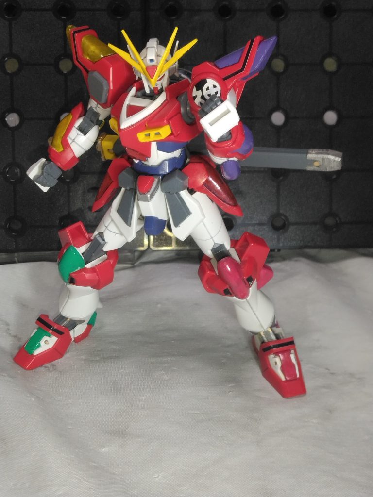 バーニング系統に多く見られるクリアパーツですが、物語後半では仲間を機体に粒子として取り込み必殺技を出していました😅トライバーニングより赤の面積が増えたので不思議とGガン系の機体に見える。