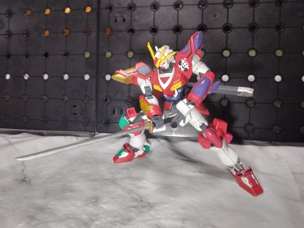 可動域がいいので、刀の両手持ちや斬りつけポーズも余裕をもって出来ます。