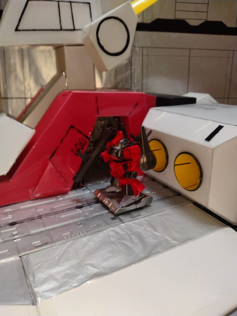 「リック・ディアス、エマ機、出ます！」『エンジンの立ち上がり時間だけ持たせてくれ。』「了解！」&nbsp;