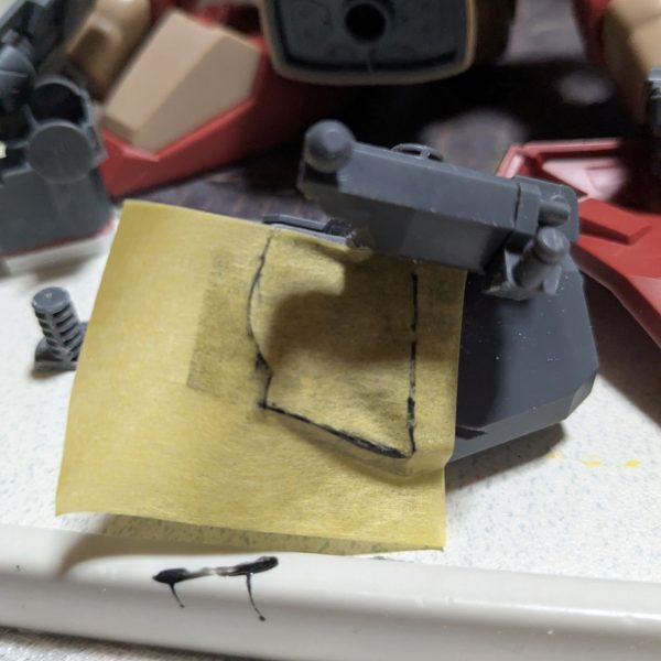 太ももを切ってプラ板を挟んで、削るのが面倒くさいから簡単に脚を延長出来ないなぁ〜？と行き着いたのが、股軸を下げるだった。D2の39番とＤ2の32番の股軸を画像の様に、約1.5ミリ幅詰め左右合わせて約3ミリ幅詰めした。空いた穴をマスキングテープで、形を取り、それを1ミリのプラ板で形を作って穴を塞ぐ。隙間をポリパテで埋めた。股を左右合わせて、約8ミリ以上幅詰めをした。後、足首を延長した事で見た目も良くなったかなぁ〜？（3枚目）