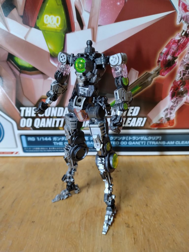 作品名：RGダブルオークアンタ<p>製作中のRGダブルオークアンタ[トランザムクリア]です。内部フレームの塗装と組み立てができました。装甲の被らないところはガンメタル、装甲の被るところはシルバーで塗りました。</p>
