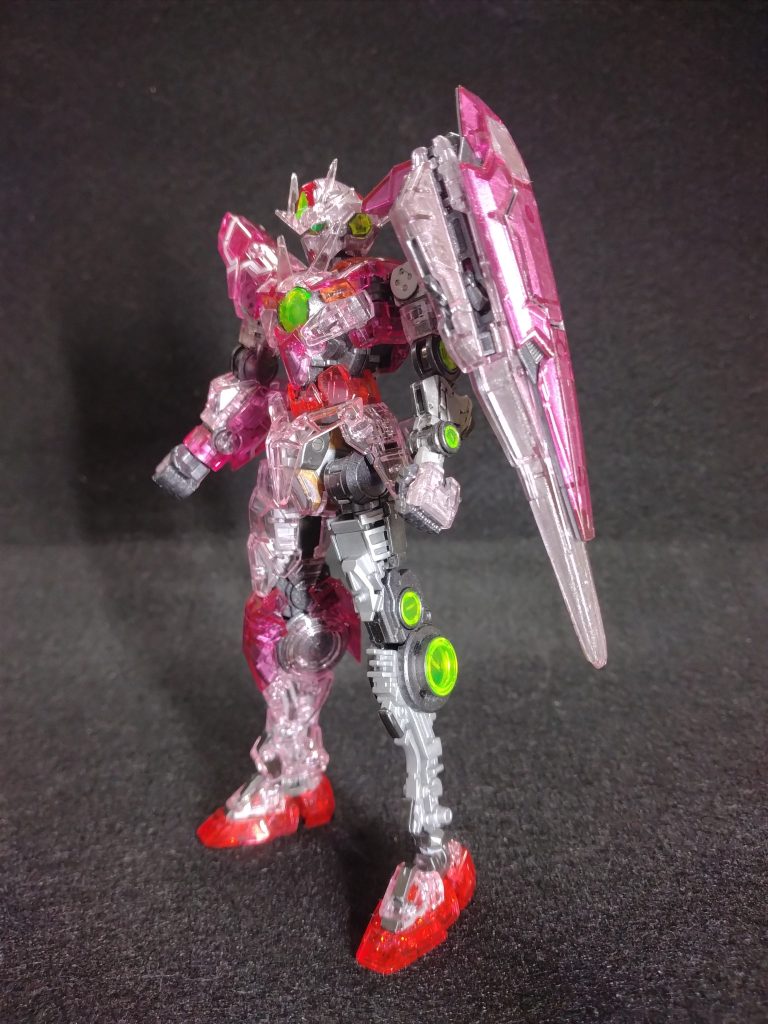 作品名：RGダブルオークアンタ製作中<p>製作中のRGダブルオークアンタ[トランザムクリア]です。GNシールドを組み立てました。GNシールドはクリアパーツが重なるので見映えが悪く、また内側に見せるものもありません。そこで内側をシルバーで何重にも筆塗りしました。あ [&hellip;]</p>
