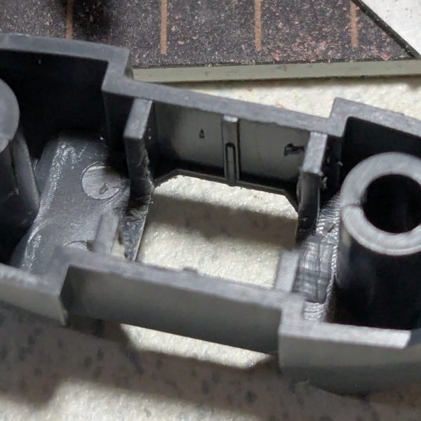 毎度の事ながらYouTubeを見ていたら急に、ケンプファーを作りたくなって『HGUC ケンプファーをはじめました〜』(AMEMIA風)。ゲート跡が酷くて何か？組みづらくって、仮組みするのに4日かかった。仮組みして、何か？違う？と言う事で、スタイル改修する事に。取り敢えず足首を画像の様にして、3ミリ延長した。足首を3ミリ延長しただけのケンプファーの画像。最後の画像は、足首を3ミリ延長＋お腹3ミリ延長＋肩の関節を0.5ミリのプラ板を噛ませて、怒り肩になる様にしたケンプファーになります。現在は、更に股や頭の改修。やスジ彫りなどのディテールUP等をする予定。&nbsp;（3枚目）