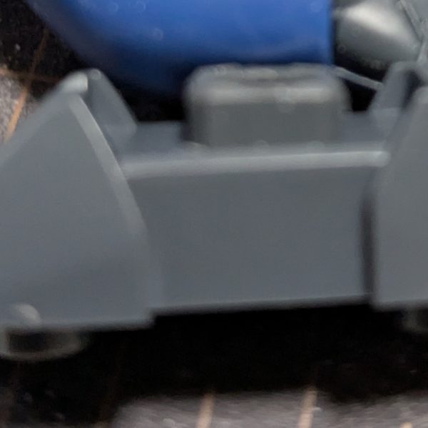 毎度の事ながらYouTubeを見ていたら急に、ケンプファーを作りたくなって『HGUC ケンプファーをはじめました〜』(AMEMIA風)。ゲート跡が酷くて何か？組みづらくって、仮組みするのに4日かかった。仮組みして、何か？違う？と言う事で、スタイル改修する事に。取り敢えず足首を画像の様にして、3ミリ延長した。足首を3ミリ延長しただけのケンプファーの画像。最後の画像は、足首を3ミリ延長＋お腹3ミリ延長＋肩の関節を0.5ミリのプラ板を噛ませて、怒り肩になる様にしたケンプファーになります。現在は、更に股や頭の改修。やスジ彫りなどのディテールUP等をする予定。&nbsp;（4枚目）