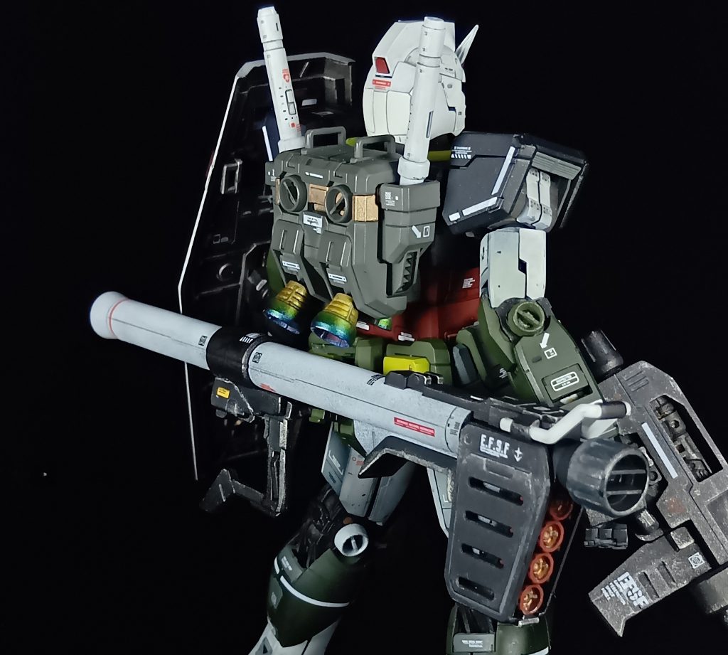 ガンプラ制作のなかでバックパック作製、塗装は好きな工程です。バーニアを焼きグラデーションにして内部には丸ピンICソケットを。今回バックパック塗装とハイパーバズーカの弾倉にでカッパをワンポイントにいれましたが、私の中では良い出来栄えでした。(gundam-kao3)