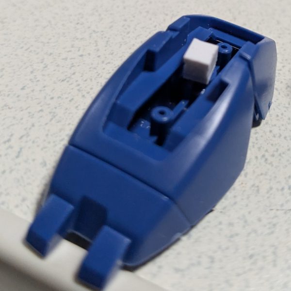 毎度の事ながらYouTubeを見ていたら急に、ケンプファーを作りたくなって『HGUC ケンプファーをはじめました〜』(AMEMIA風)。ゲート跡が酷くて何か？組みづらくって、仮組みするのに4日かかった。仮組みして、何か？違う？と言う事で、スタイル改修する事に。取り敢えず足首を画像の様にして、3ミリ延長した。足首を3ミリ延長しただけのケンプファーの画像。最後の画像は、足首を3ミリ延長＋お腹3ミリ延長＋肩の関節を0.5ミリのプラ板を噛ませて、怒り肩になる様にしたケンプファーになります。現在は、更に股や頭の改修。やスジ彫りなどのディテールUP等をする予定。&nbsp;（5枚目）
