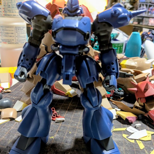 毎度の事ながらYouTubeを見ていたら急に、ケンプファーを作りたくなって『HGUC ケンプファーをはじめました〜』(AMEMIA風)。ゲート跡が酷くて何か？組みづらくって、仮組みするのに4日かかった。仮組みして、何か？違う？と言う事で、スタイル改修する事に。取り敢えず足首を画像の様にして、3ミリ延長した。足首を3ミリ延長しただけのケンプファーの画像。最後の画像は、足首を3ミリ延長＋お腹3ミリ延長＋肩の関節を0.5ミリのプラ板を噛ませて、怒り肩になる様にしたケンプファーになります。現在は、更に股や頭の改修。やスジ彫りなどのディテールUP等をする予定。&nbsp;（6枚目）