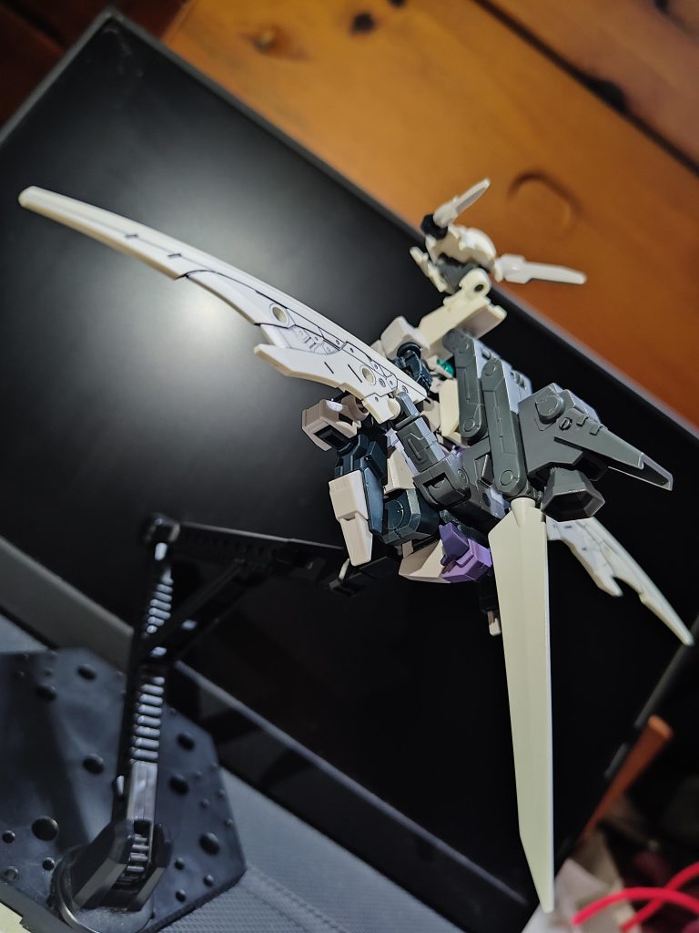 変形途中の写真をもっと細かく撮る予定でしたが、途中で面倒になってやめました