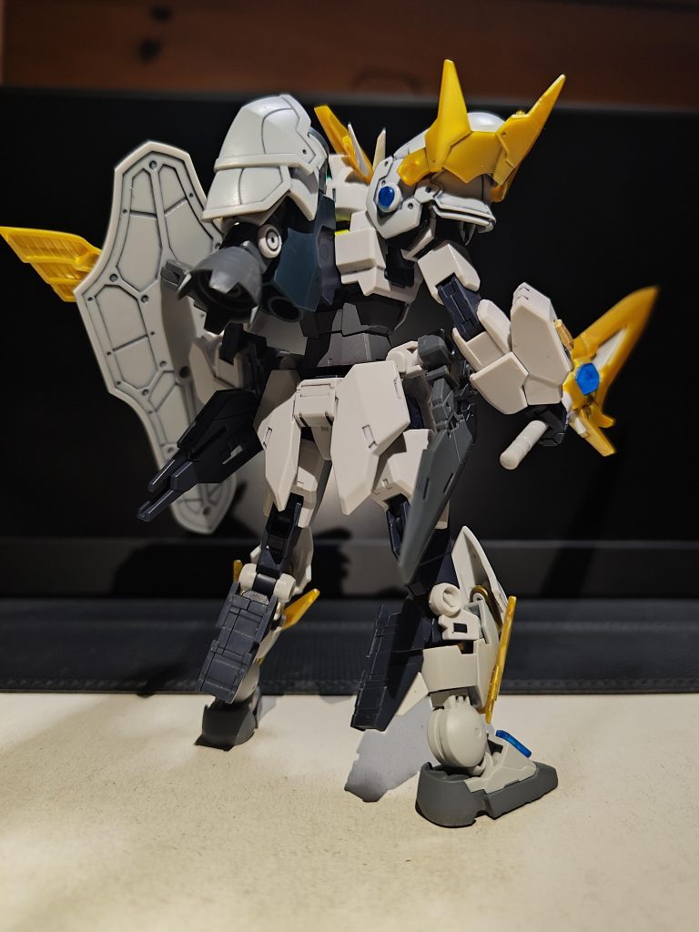 リアコアガンダムⅡのコアディフェンサーのパーツをカットし、大型スラスターの接続部にスラスターノズルは上下に首振り可動