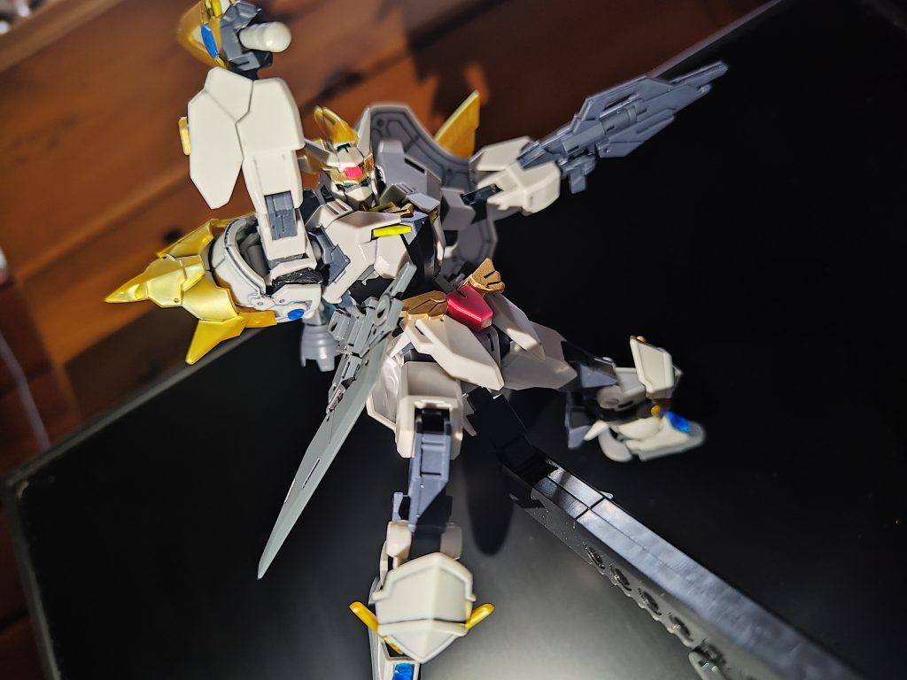 コアガンダム：ブレイバークロス–6枚目/制作者：@hikaru_yuu