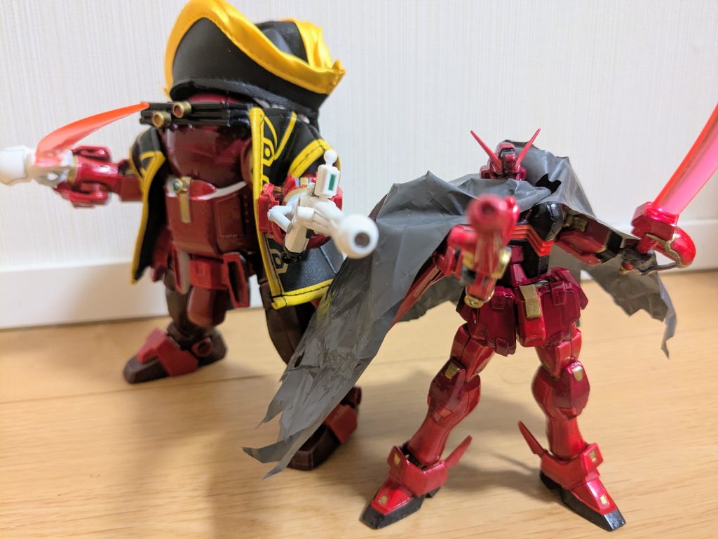 マントを再び着用し、以前作成したハロプラ光武とツーショット。ホロライブ✕ガンダムコラボの画像を見たときから、この並びを作りたいな〜と思い続け、ようやく再現できて感慨深い１枚です。