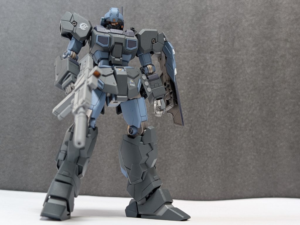 カラーレシピMr.カラーネイビーブルー、ミディアムブルー、焼鉄色、ガンクローム、ニュートラルグレー&nbsp;水性ホビーカラーゴールド、蛍光グリーン、メタリックグリーン、蛍光オレンジ、ガンダムホワイト