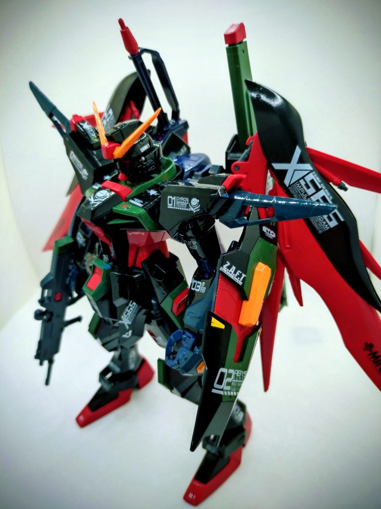 デスティニーをブラックメインに。他にグリーン、レッド、ブルー、オレンジなどを脇役カラーリング。