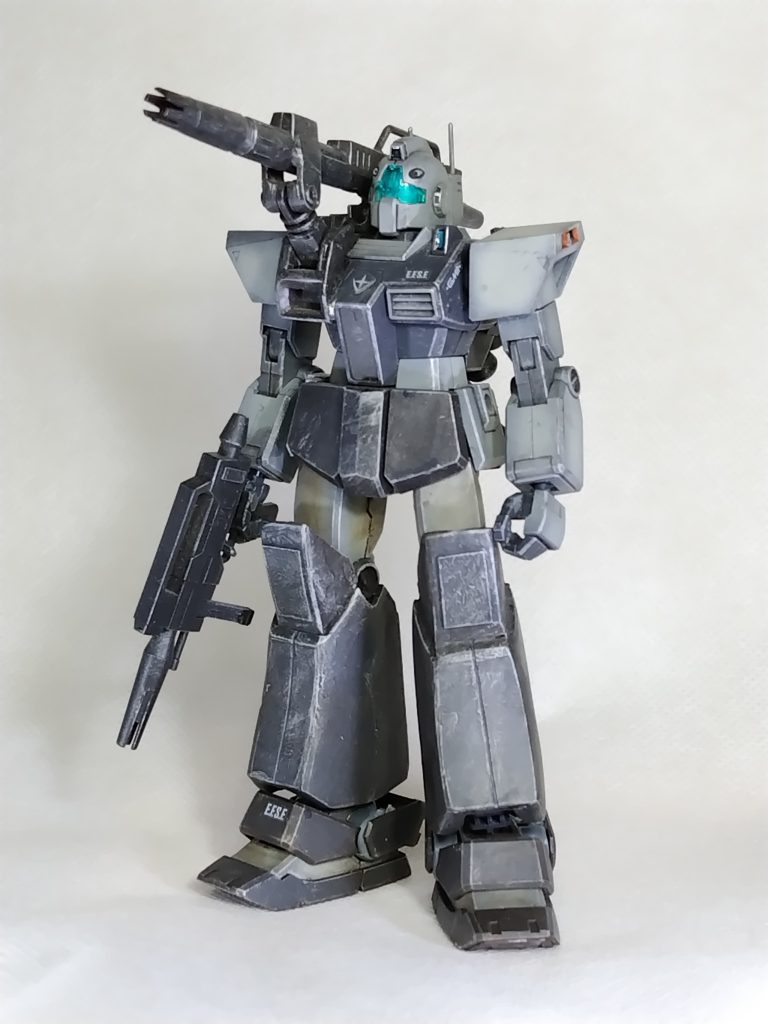 hgジムⅡを本体として、旧キットジムキャノンのパーツを被せた感じです。