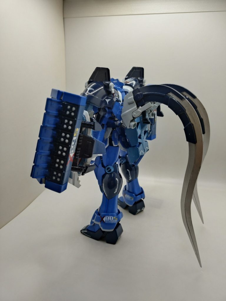 後ろの刀？みたいな装備は、ヒートショテールという武器らしいですが、湾曲の形がワイルドだぜ（笑）