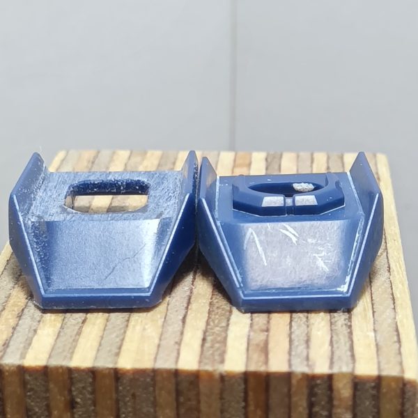 ジムクゥエルを制作してる途中で息抜きとしてダブルゼータを制作し始めたのですが………ダブルゼータのサフの乾燥待ちだったり、塗料を仕入れるための軍資金が入るの待ちなのでジムクゥエルを再開します👍️ちなみにジムクゥエルは自分用に制作してるのですが、ダブルゼータは友人への誕生日プレゼント用に制作していますプレゼントの都合もあってダブルゼータを集中的に制作してました久々のジムクゥエルですが、アゴ引きができるように首まわりを加工してあげました（加工と言っても首を削るだけですがね）バックパックにプロペラントタンクを取り付けて、プラ板やパテを使ってルーバー状のモノを作ってみましたまた頭部のクリアパーツを後ハメできるように頭部の分割ラインを変更しました（5枚目）