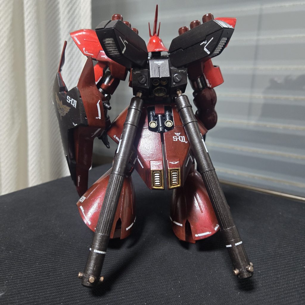 バックショットになります。RGサザビーの水転写デカールで粗を隠すのが狙いです(zaku-kao4)