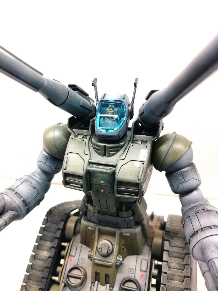 分かりにくいですが、コックピットは切り抜きして100均の兵隊さんを乗せました😂