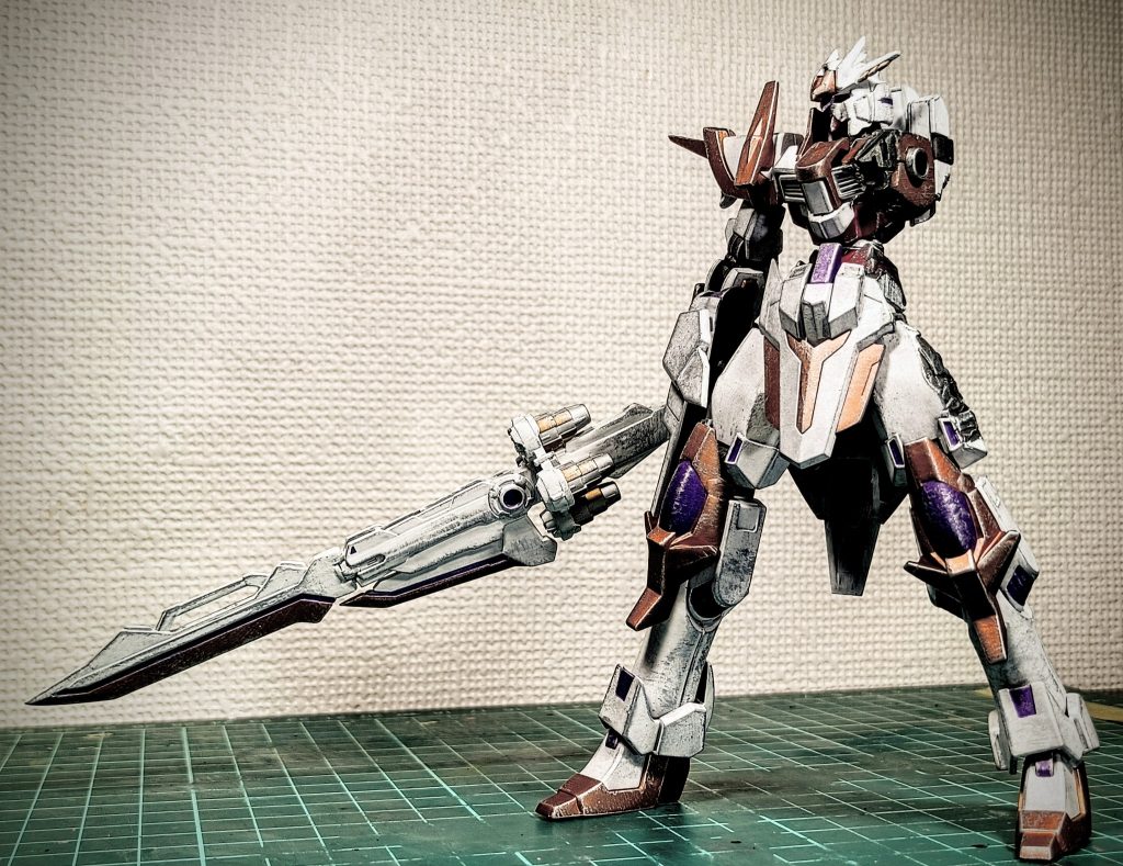 ということで、シュバルツリッターでした。ホントは原典通りカテドラルヴァイスリッターと名付けるかとも思ったんですが、妄想設定を優先しシュバルツの方がええと思いました。扱いの難しいキットだと個人的に感じていたのですが、それなりの物になってくれて良かったです。(gandam-hand2)最後までご覧頂きありがとうございます。また次回も頑張ります。(gundam-kao3)