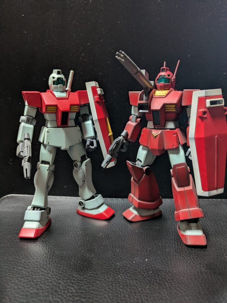 随分昔に製作したHGUCジムと旧キットのジムキャノンミキシングの2体です😊