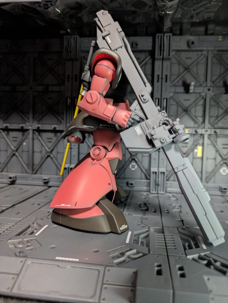 ビームバズーカデカいですね😅技術的にまだ小型化できないんですよね?でもデカくてカッコいいです!