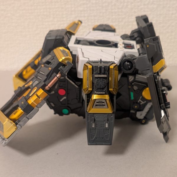 腰部フレーム完成いろんなディティールがあると、つい部分塗装したくなりますね（上手く塗れるかは別ですが）連結は全部のフレームが完成するまで我慢しようと思います&nbsp;（2枚目）