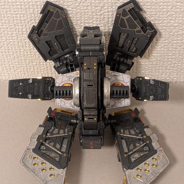 腰部フレーム完成いろんなディティールがあると、つい部分塗装したくなりますね（上手く塗れるかは別ですが）連結は全部のフレームが完成するまで我慢しようと思います&nbsp;（4枚目）