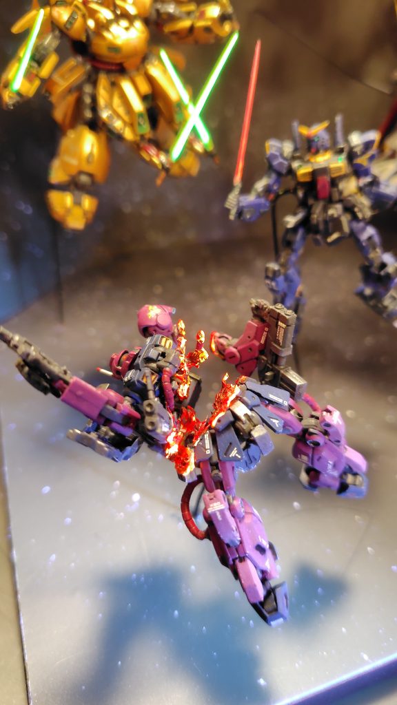 この体勢を想定してのポージングでした✨️最後まで見ていただきありがとうございました。Z〜ZZのアーティファクトのジオラマに登場したMSの紹介はこれにて終了です。そろそろ投稿ネタが無くなってきました(gundam-kao10)次は逆襲のシャアシリーズでジオラマ頑張ります！