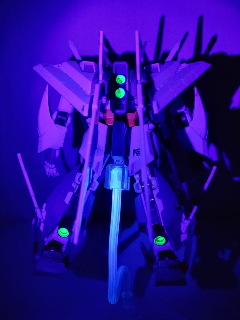 一応大きなメイン処は光ります!!ずっとおもちゃみたいなちっちゃいブラックライトなのでそろそろ買い替えたい。。。(TдT)