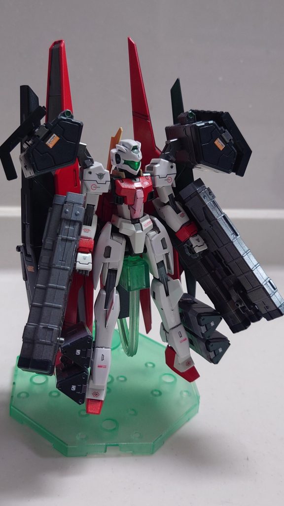 追加装備を作りたいなぁと思ってミサイル系の部品を探していたらモリモリになってました(gundam-kao5)次回はアリオスと合体でさらにモリモリへ(gundam-kao6)また見に来てくださいね！