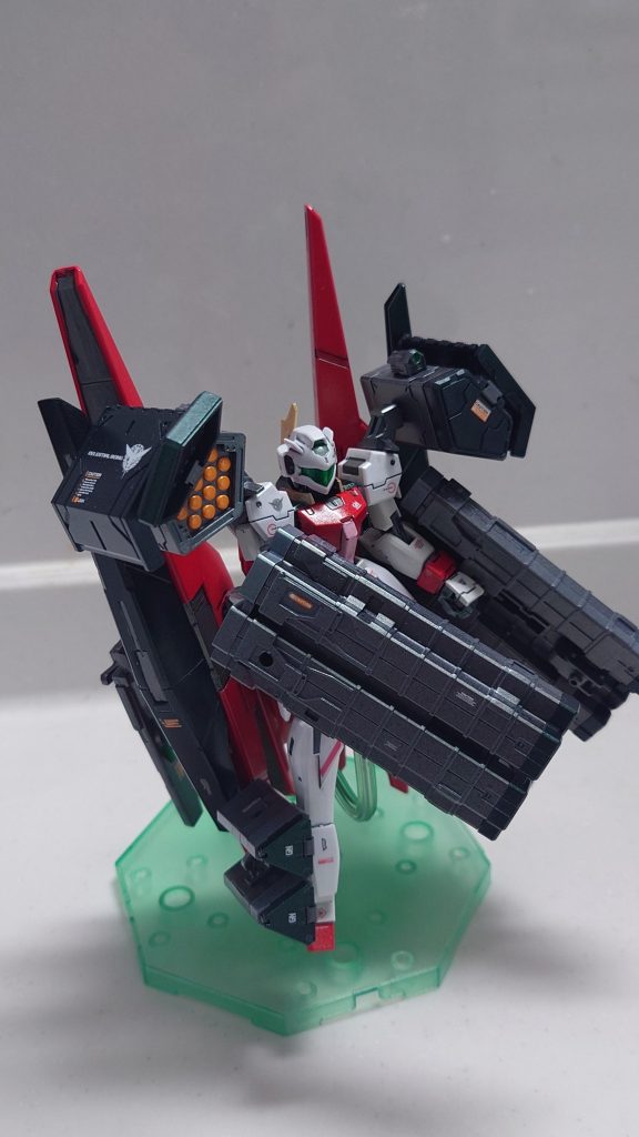 「肩部GNミサイルコンテナ」GNシールド付きで防御面でも強化！