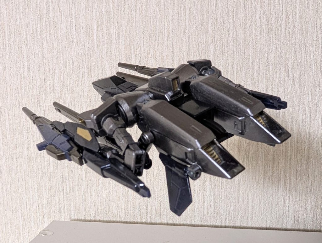 本体とライフル部分の接続アームをフレキシブルなものに交換メインスラスター部にビルドブースターの小翼を追加