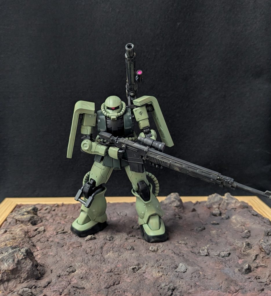 対艦ライフルはオリジンのザクに付いているものですこんなデカい武器が付いてるなんてお得なキットですね