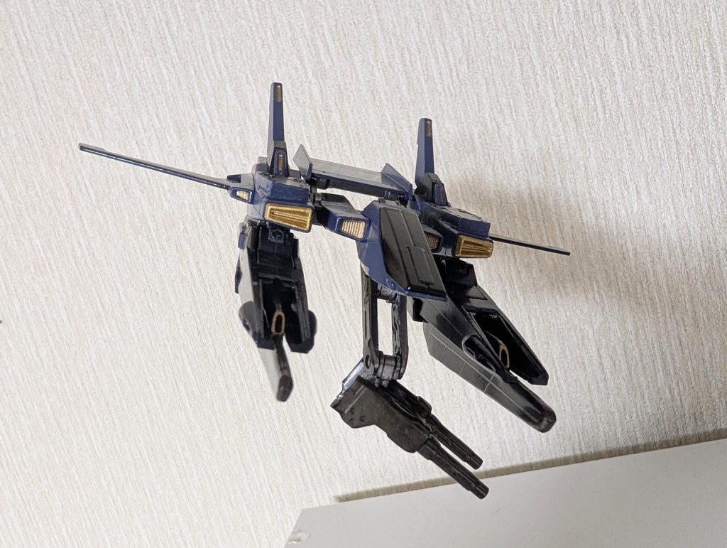 機首下面には旋回式ビーム砲を装備。パワードアームズパワーダーのビームマシンガンのパーツを使用。スイングアームを介して装備することにより広い射界を確保しています。