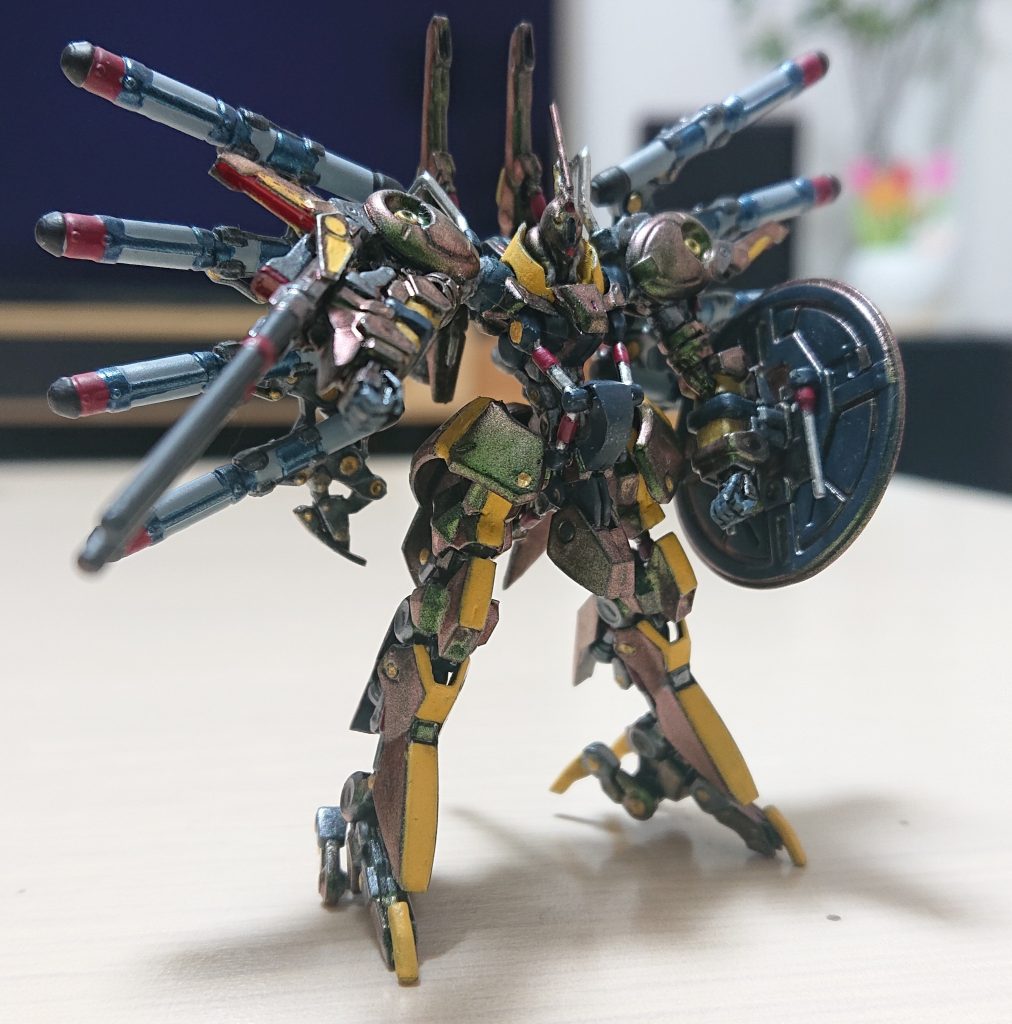 ポーズ変更とデカールを貼る前の状態。（腕だけはちょい上げですが、、、）