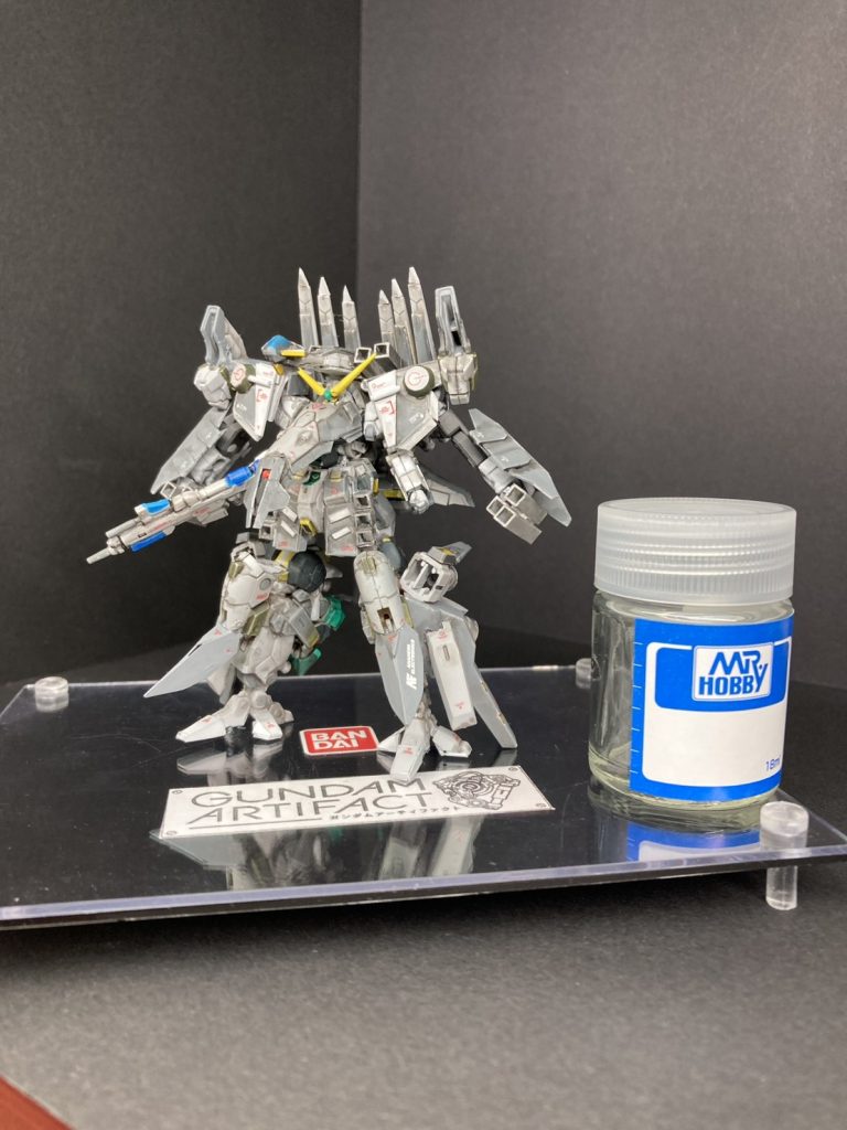 今回はアーティファクトPH1よりハイニューガンダムナイチンゲール外側の大きな腕はカプセルアクションの腕のフレームを使用しました。外側の腕だけ多少可動し表情をつけられます。