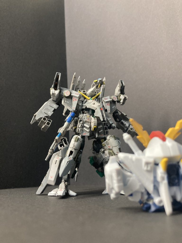 睨み合いが