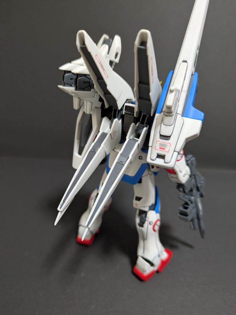 というわけで同じパーツ作れないので片方あった元のパーツも外しプラ板改修クオリティ高い複製はできなくても自己満足なのでwパテとかで自作パーツとか形状変更して作ってる人、本当尊敬します!!