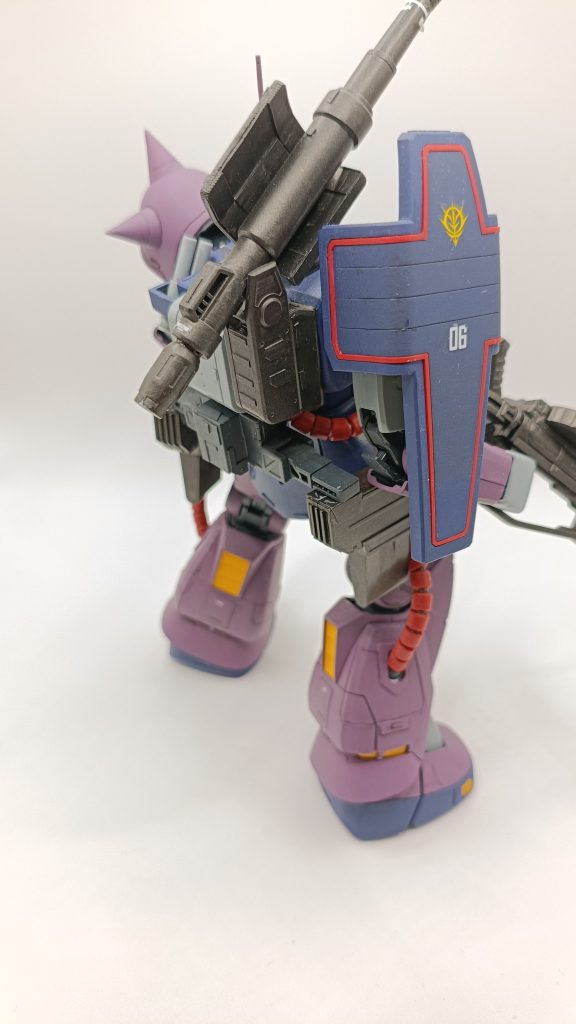 ・キットのままだとCGグラフィックにあるキャノン部のガードがないので、プラ板で作成しました。・（完全再現するならザクⅡのデザインの胴体からパイプの生え方はザクキャノンだったり、脚部もザクⅡのものっぽかったりするんですがそこは多目に…）
