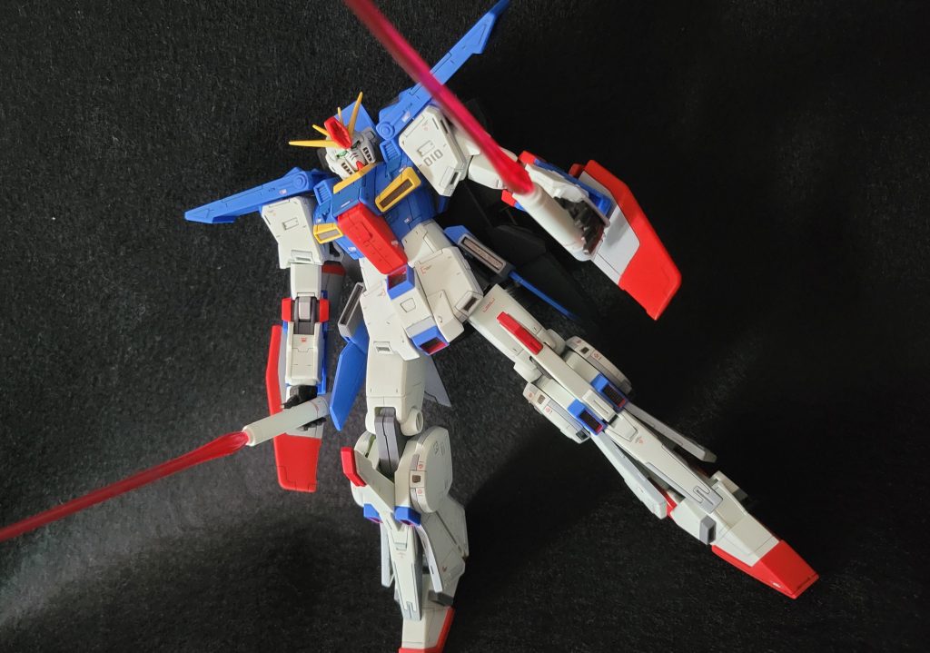 ビルダーズパーツを利用して、両手でビームサーベル持てるようにしました！！