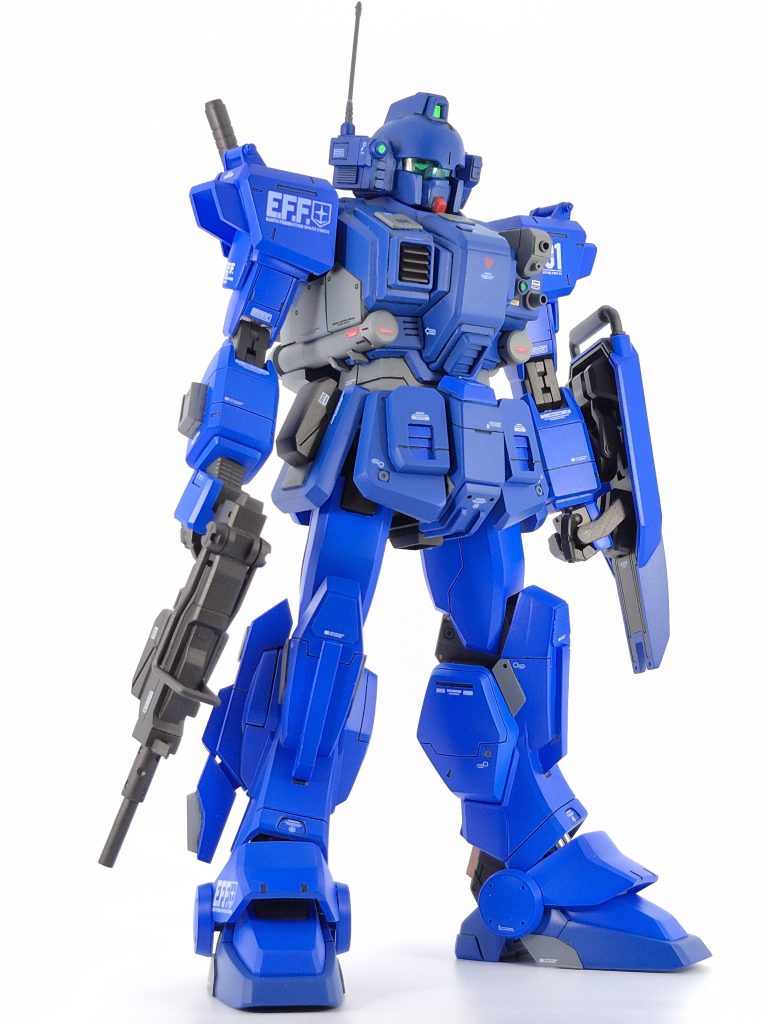主装備はビームライフルよりもこちらが似合う、ヤシマ重工製の100mmマシンガン。シールドは陸戦型ジムや陸戦型ガンダムと同型のものを装備、シールド先端での打撃も多用すると考えグリップも設置しました。&nbsp;