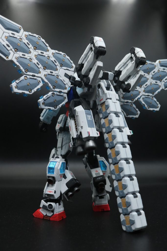 万博ガンダム–4枚目/制作者：ヒロハル