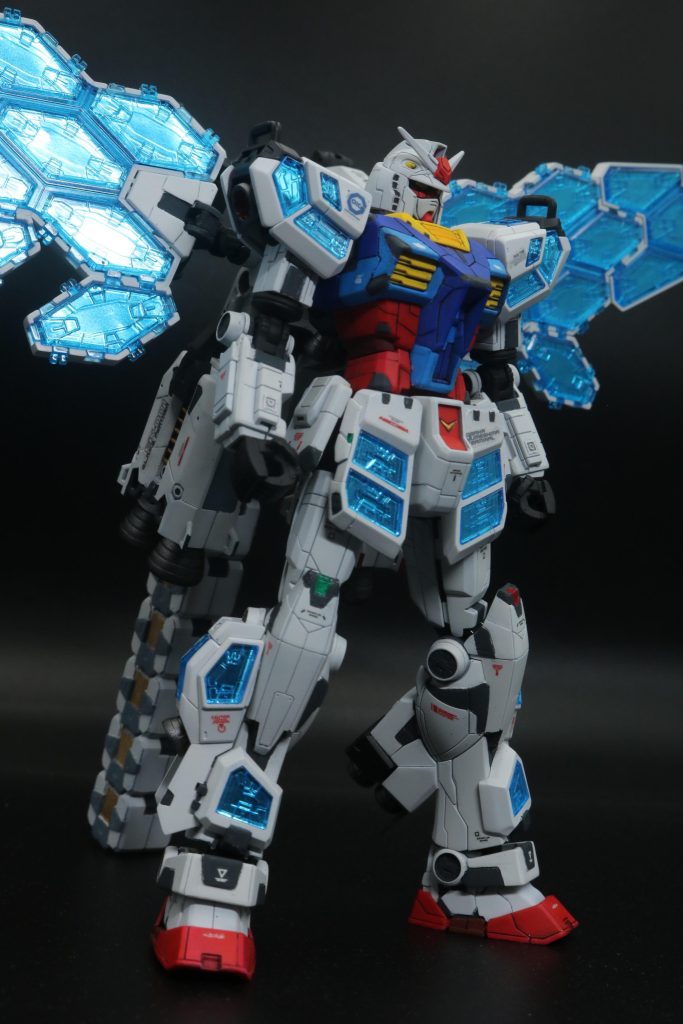 万博ガンダム–2枚目/制作者：ヒロハル