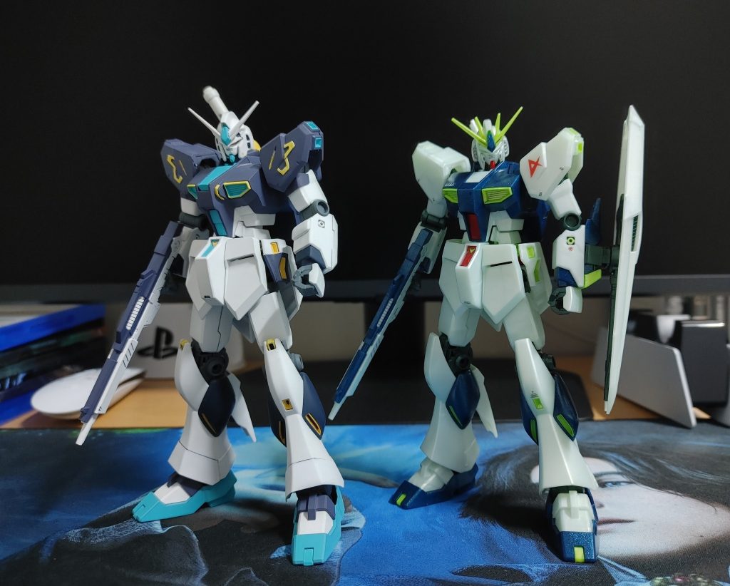 通常のニューガンダムがないため、緑色のニューガンダムと比較しています。似ていますが、よく見ると別の姿です。