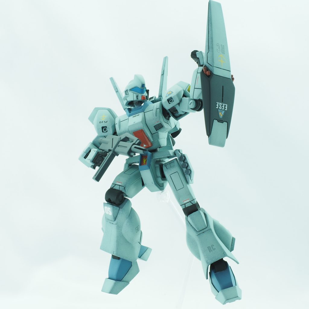 箱絵を参考にスジボリしました。カラーリングは逆シャア劇中を意識して、緑よりは青っぽい色で塗装しました。ややトーンダウンした色味は自分の好みです。
