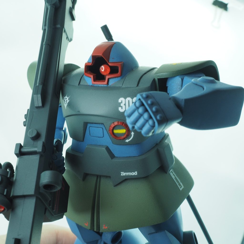 肩アーマーと腕を分離し、軸棒とPC接続に変更可動域は変わりませんが、塗装が容易になりました☺️
